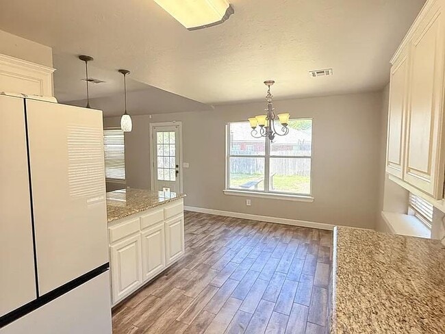 Building Photo - 1801 Brittany Ln