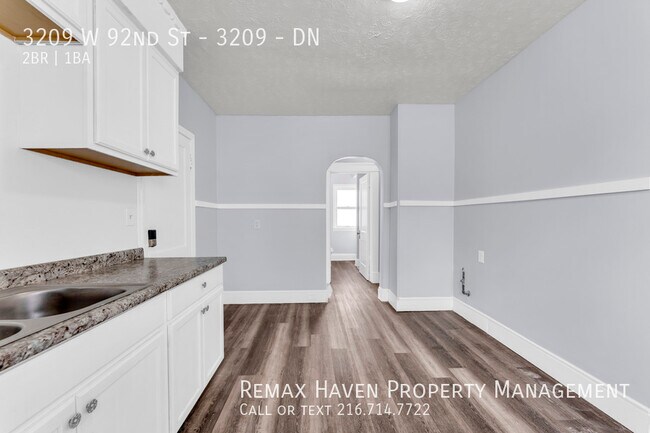 Building Photo - 3209 W 92nd St