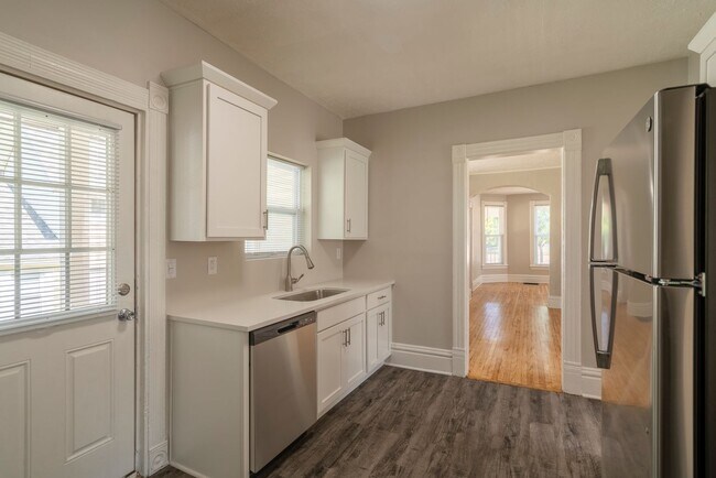 Building Photo - 258 Quimby St NE