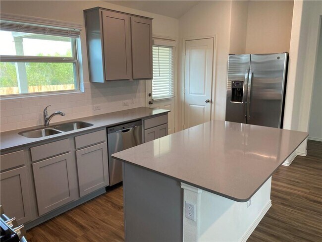 Building Photo - 128 Calomel Trl