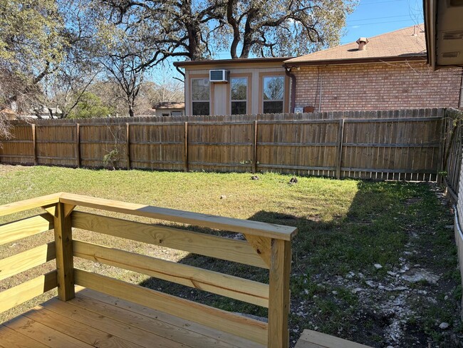 Building Photo - Spacious 3 Bedroom Home in Timber Ridge