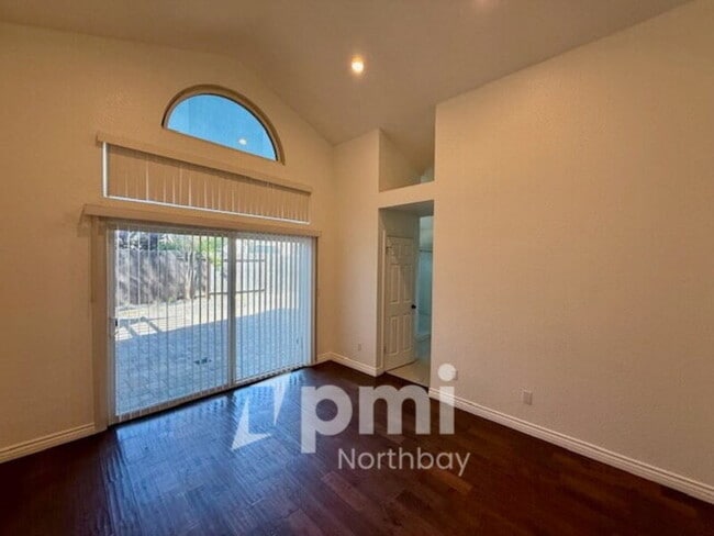Building Photo - 1126 Meadowlark Dr