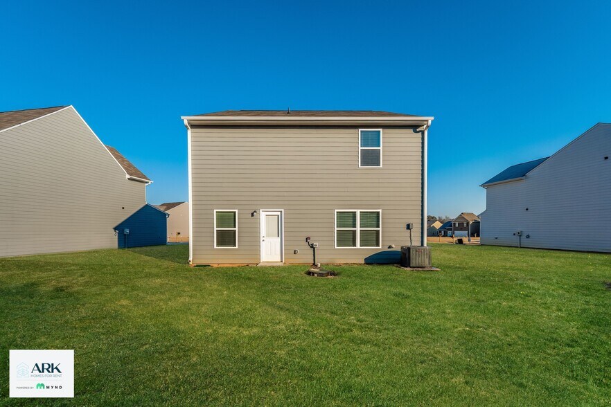 Building Photo - 430 Clover Cir
