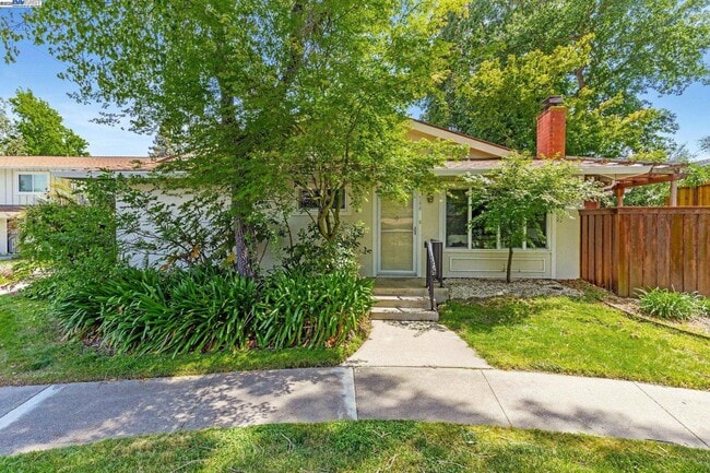Building Photo - 544 La Copita Ct