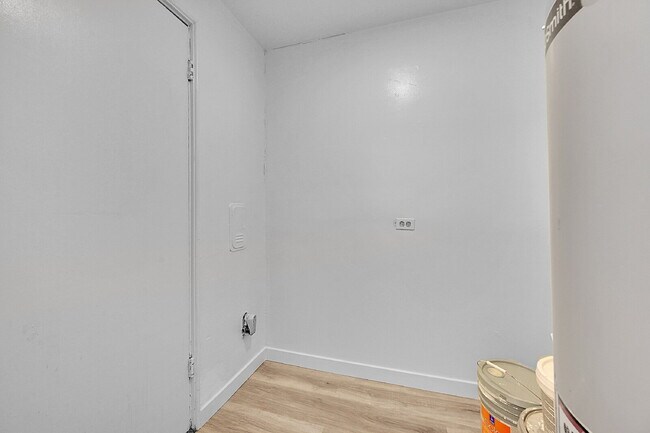 Building Photo - $2,295 - 3 Bed, 1 Bath Newly Updated Home In Denver with Fenced in Yard!