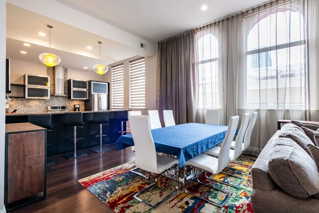 Building Photo - Furnished 3 bedroom/2bath Condo including Utilities!