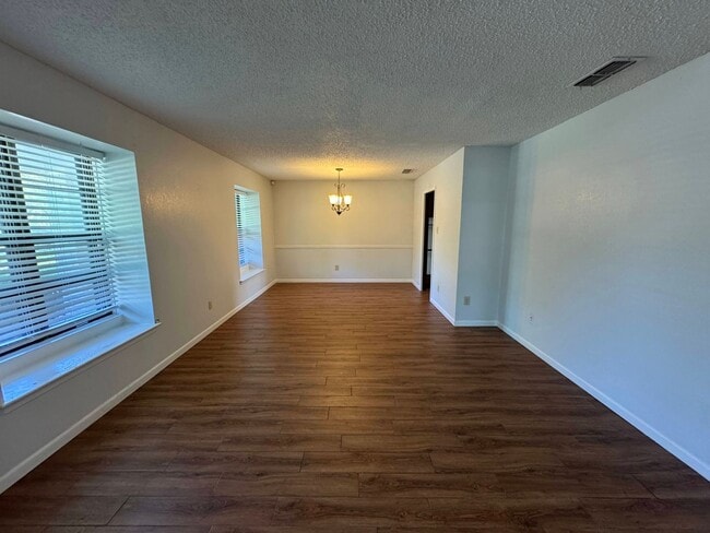 Building Photo - 807 Bass Cir