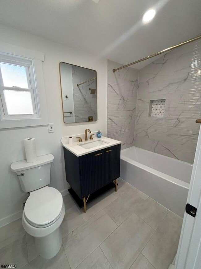 Building Photo - 83 Arch St