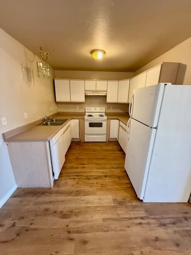 Building Photo - 3 Bedroom, 2 Bathroom 4-Plex