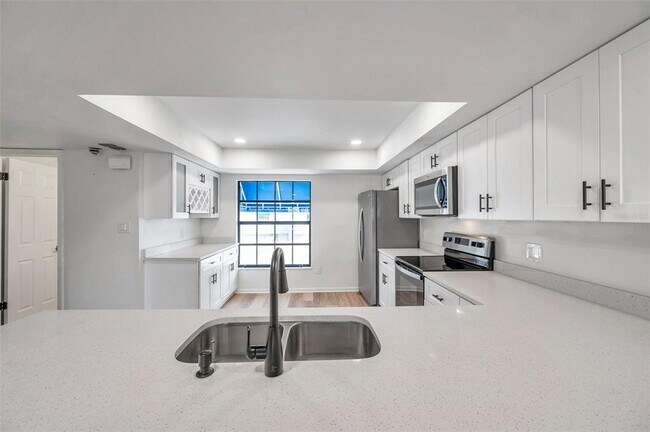 Building Photo - 745 Pinellas Bayway S