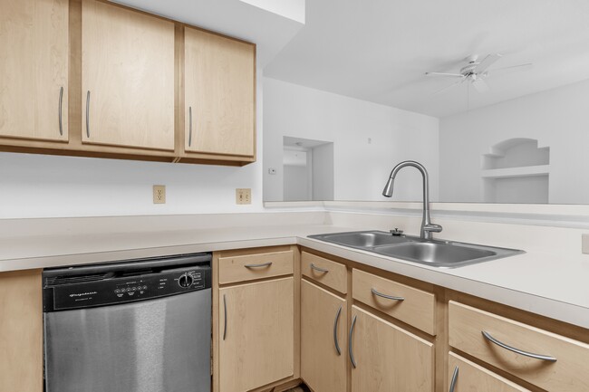 Building Photo - 7360 Westpointe Blvd