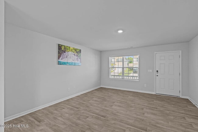 Building Photo - 200 Walton Dr