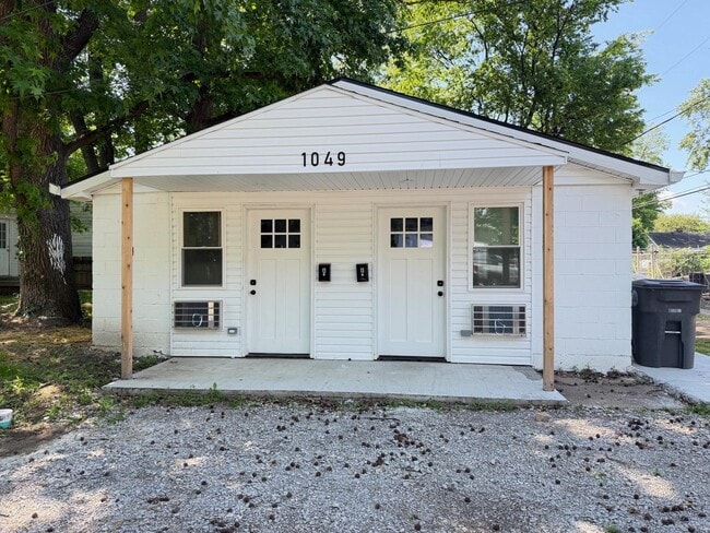 Building Photo - 1049 Seale Ave