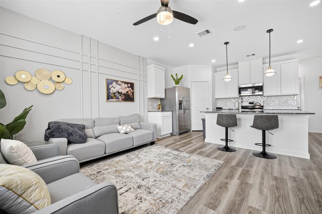 Building Photo - 10206 Penryn Frst Trl