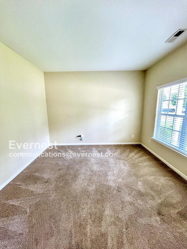 Building Photo - 208 Trevor Ridge Dr