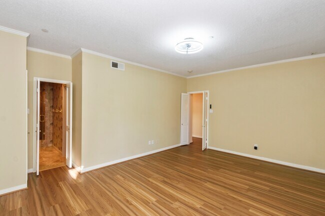 Building Photo - 351 Lakeside Ln