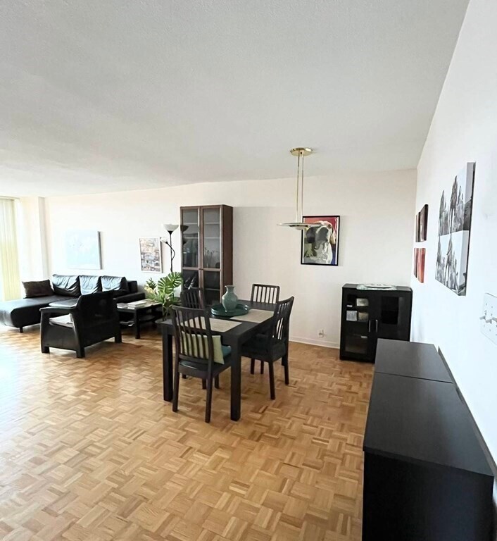 Building Photo - 19 Winchester St