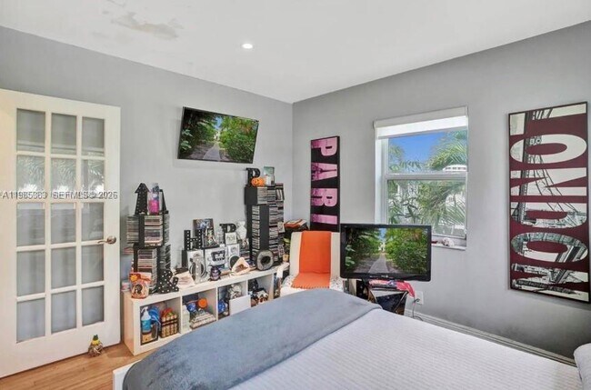 Building Photo - 10076 E Bay Harbor Dr