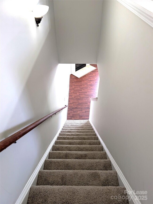 Building Photo - 7032 Sunman Rd
