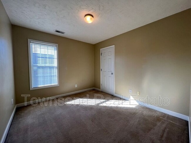 Building Photo - 1489 Mingary Ave