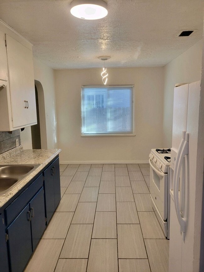 Building Photo - Carlisle Property