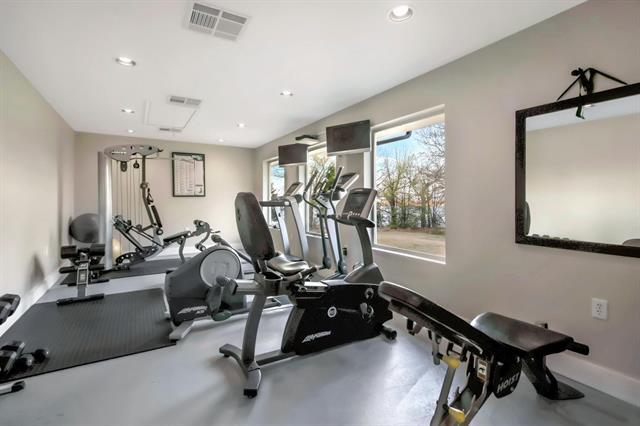 Building Photo - 420 Water's Edge Drive