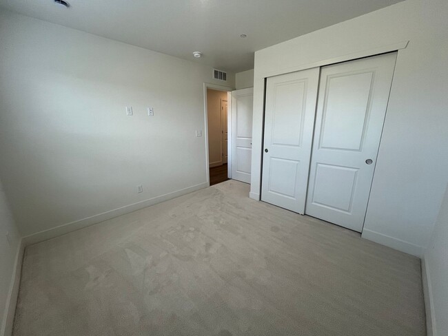 Building Photo - Brand New Home in Mosaic