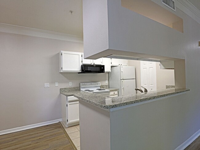 Building Photo - Royal Greens 11480-102