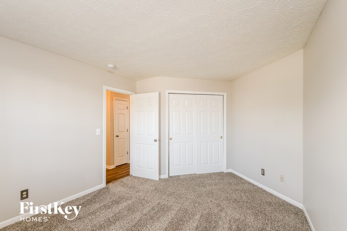 Building Photo - 2302 Willowview Dr