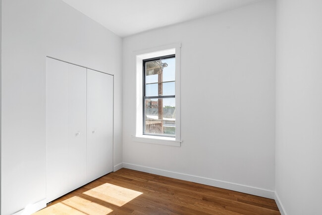 Building Photo - 3025 W Irving Park Rd