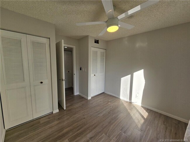 Building Photo - 2114 SW Silver Pine Way