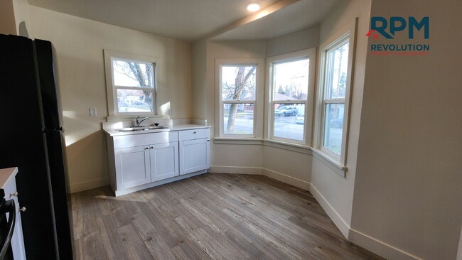 Building Photo - "Charming 3-Bed in Ogden: Spacious 1104 Sq Ft Living!"