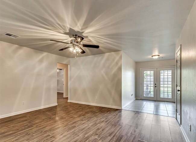 Building Photo - 1218 E Boyd St