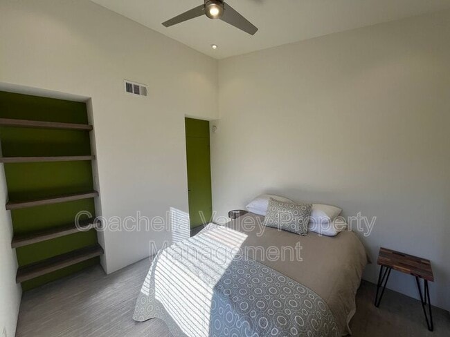 Building Photo - 287 S Civic Dr