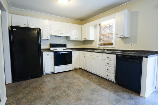 Building Photo - 135 Arrowhead Rd