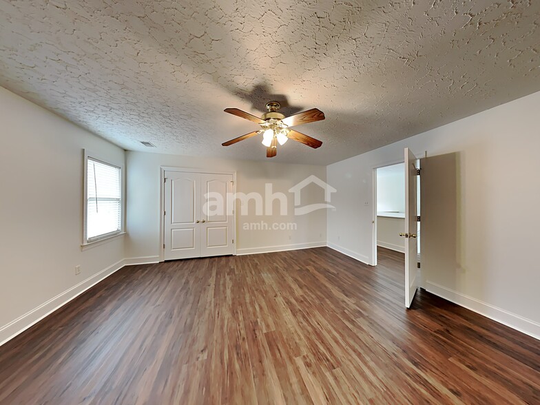 Building Photo - 6207 Chester Cv