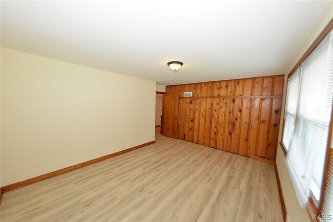 Building Photo - 1005 Hawthorn Ave