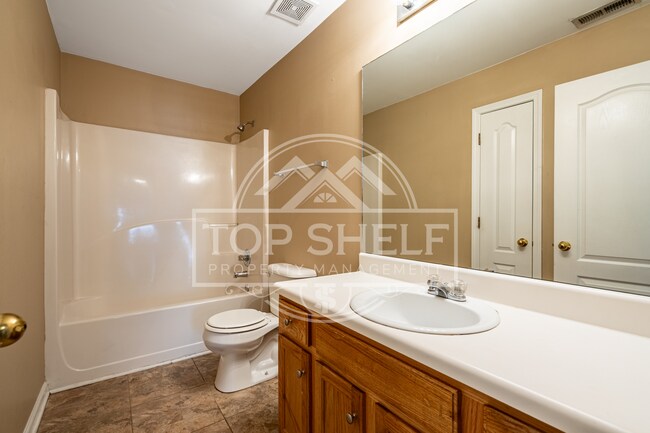 Building Photo - 32 Brookvalley Ct W