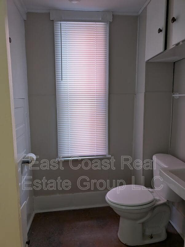 Building Photo - 304 1/2 W Martin St