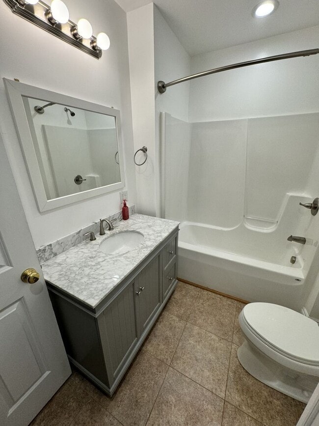 Building Photo - OAKLETTE