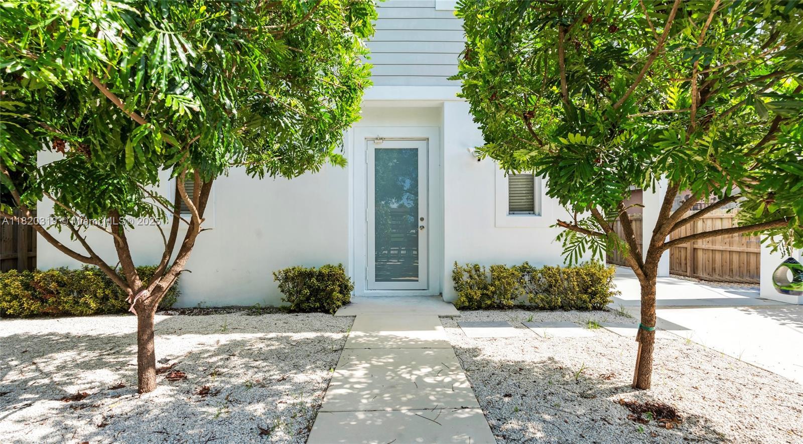 Building Photo - 3823 Thomas Ave