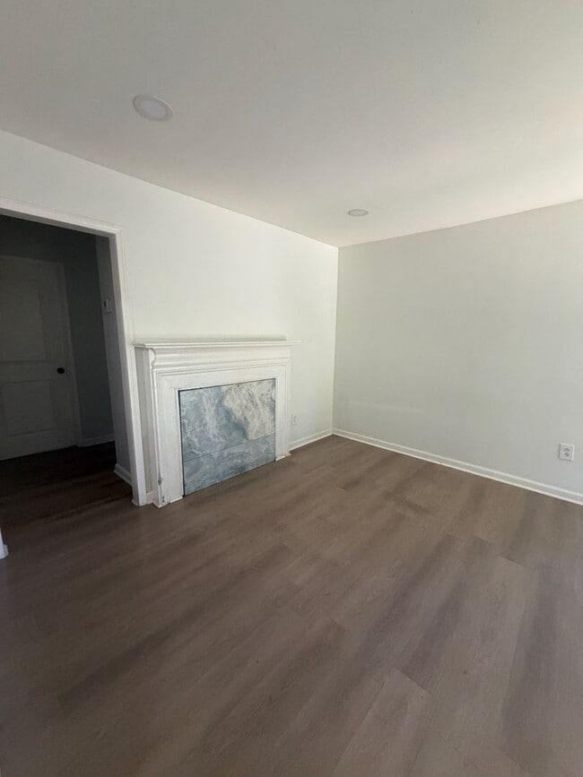 Building Photo - 505-507 Birney St NE