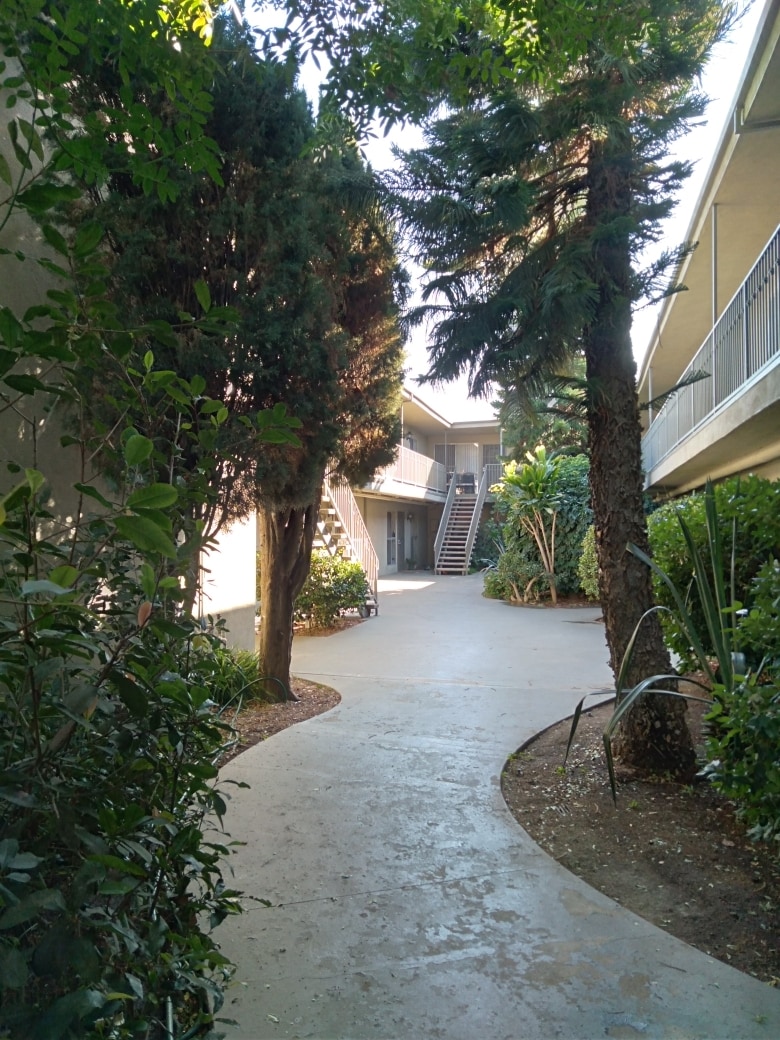 Building Photo - 20880 Ventura Blvd