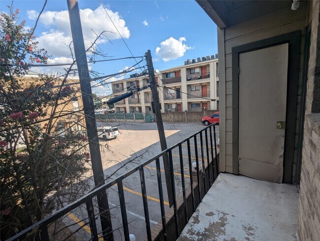 Building Photo - 3000 Guadalupe St