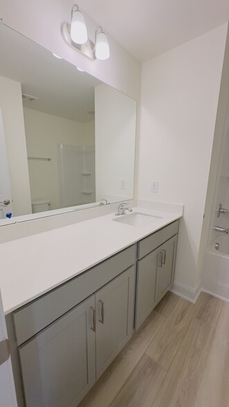 Building Photo - 21 Lavender Ln