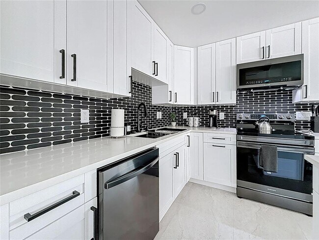 Building Photo - 25 Island Dr