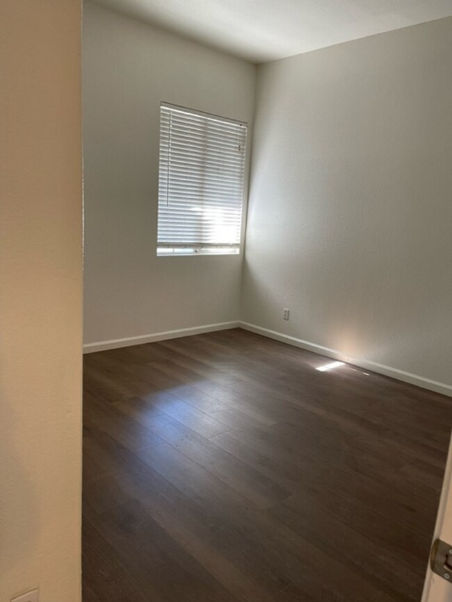 Building Photo - Back On the Rental Market And Ready To Go ...