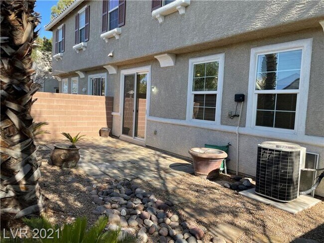 Building Photo - Beautiful 3BED/2BATH  2-Story Townhome in ...