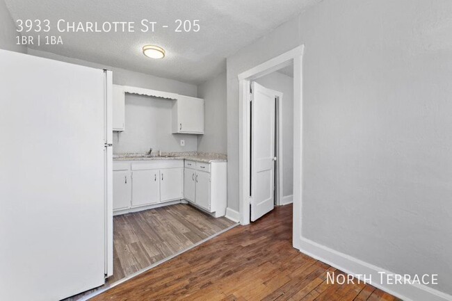 Building Photo - ?? Snug & Stylish 1BR Near Westport – Affo...