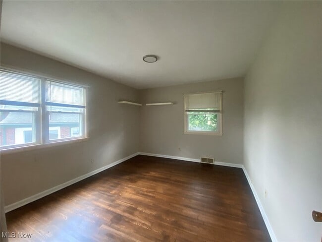 Building Photo - 456 Sunset View Dr